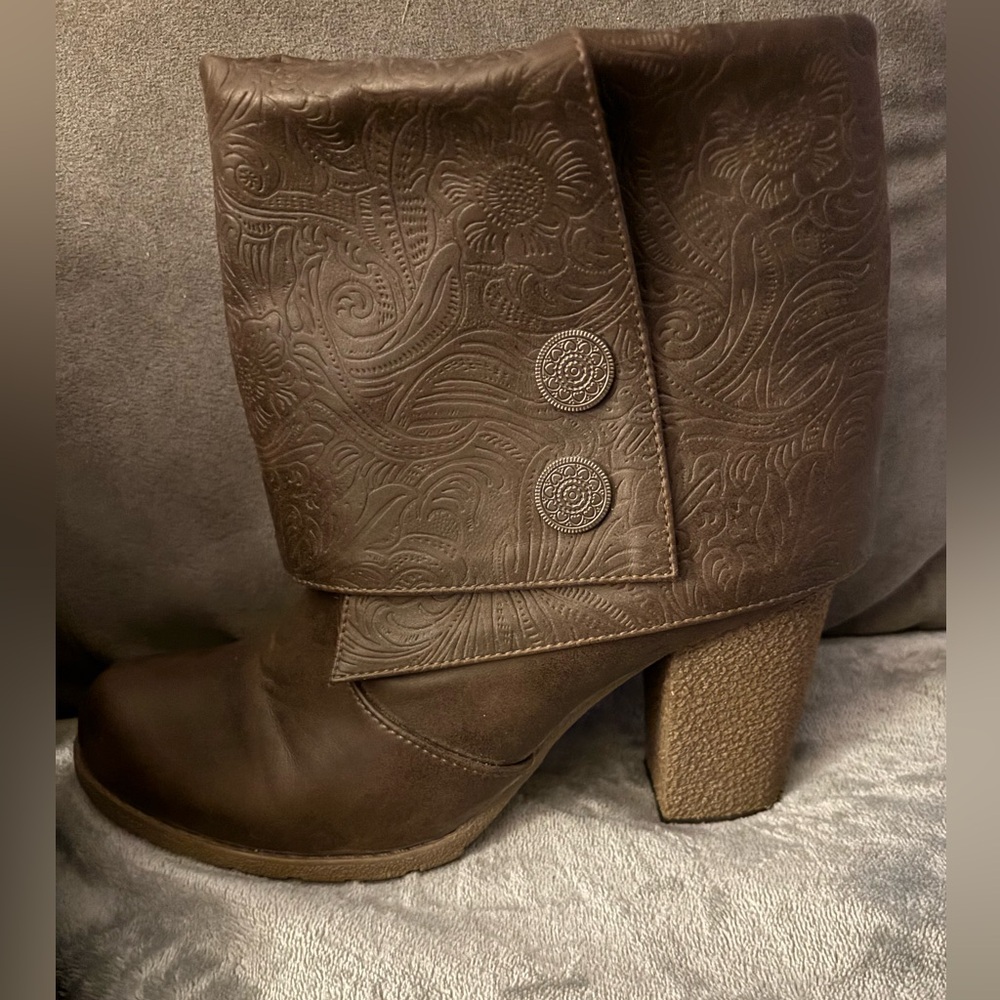 Muk Luks Brown Heeled Boots with Vintage Design